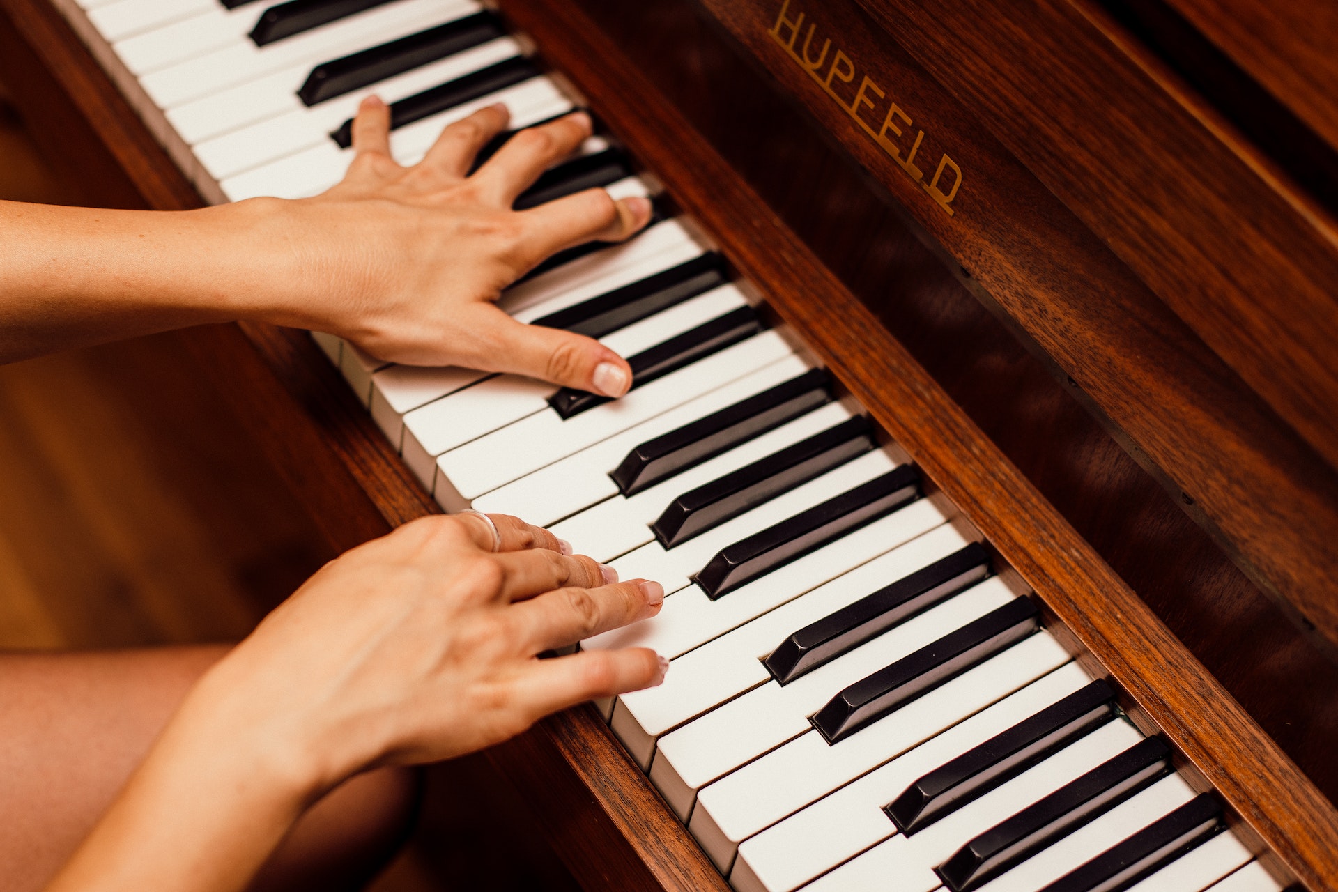 Gra na fortepianie dla początkujących – poradnik